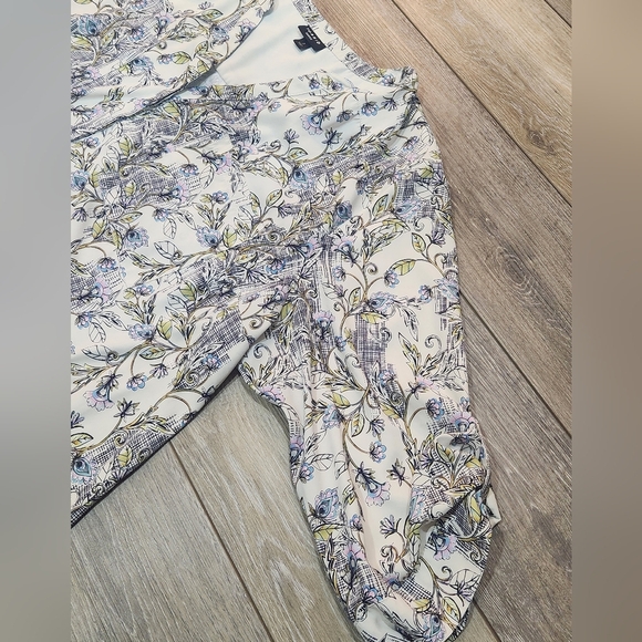 Torrid Floral Print Women's 3/4 Sleeve Top Size 3X - Picture 3 of 7
